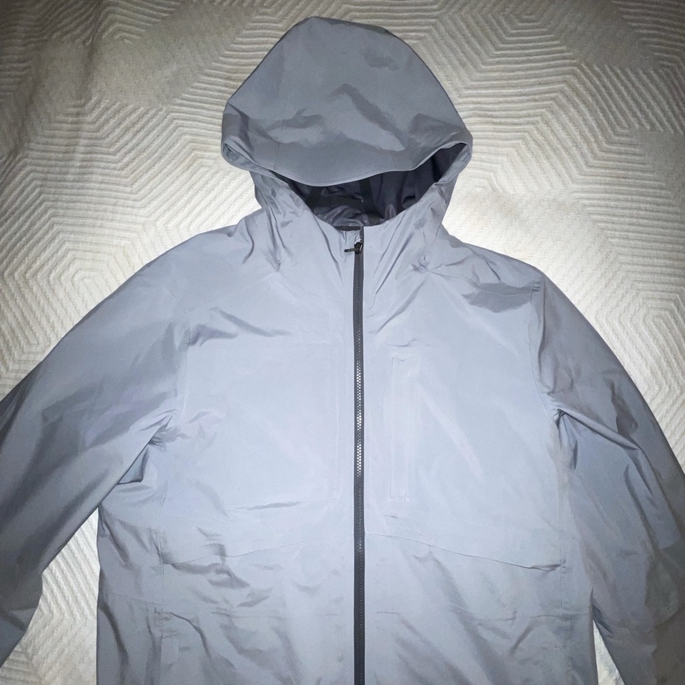Lululemon Grey Outpour Shell (L)